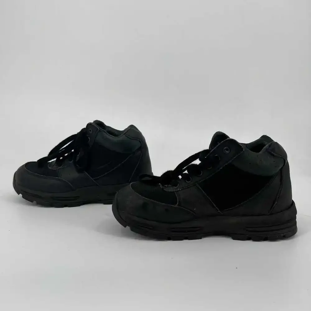 Nike Black Athletic Sneakers for Boys | Size 2.5B - Great for All Seasons